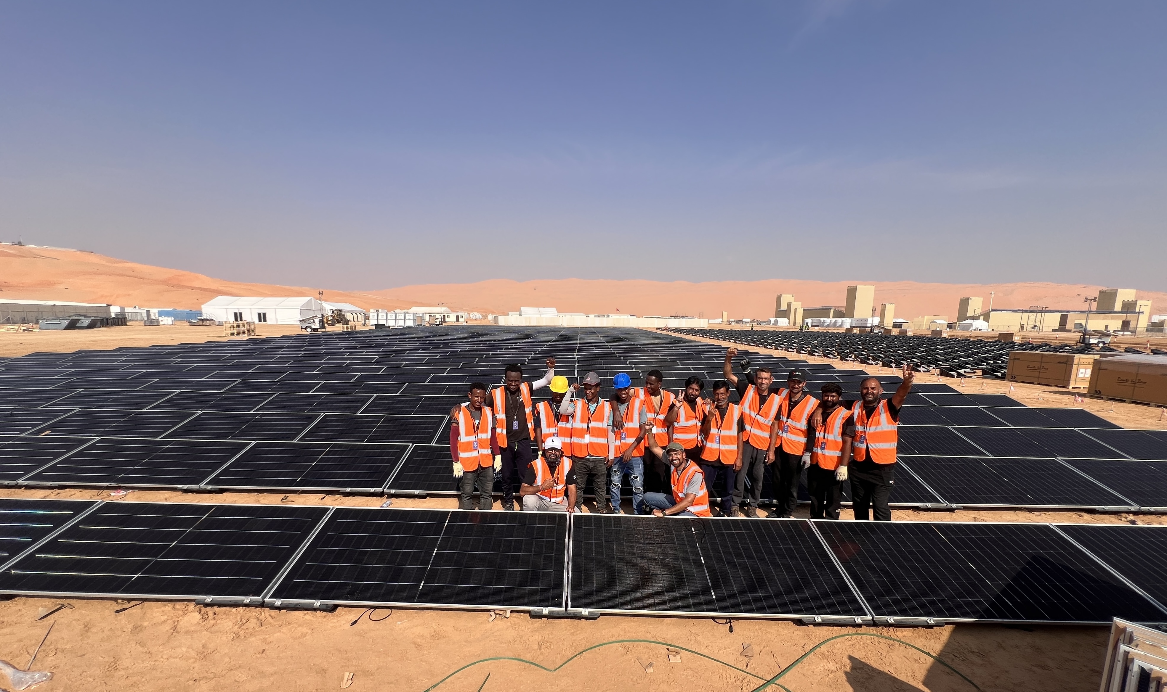 830kWp solar installation with team on-site in desert location